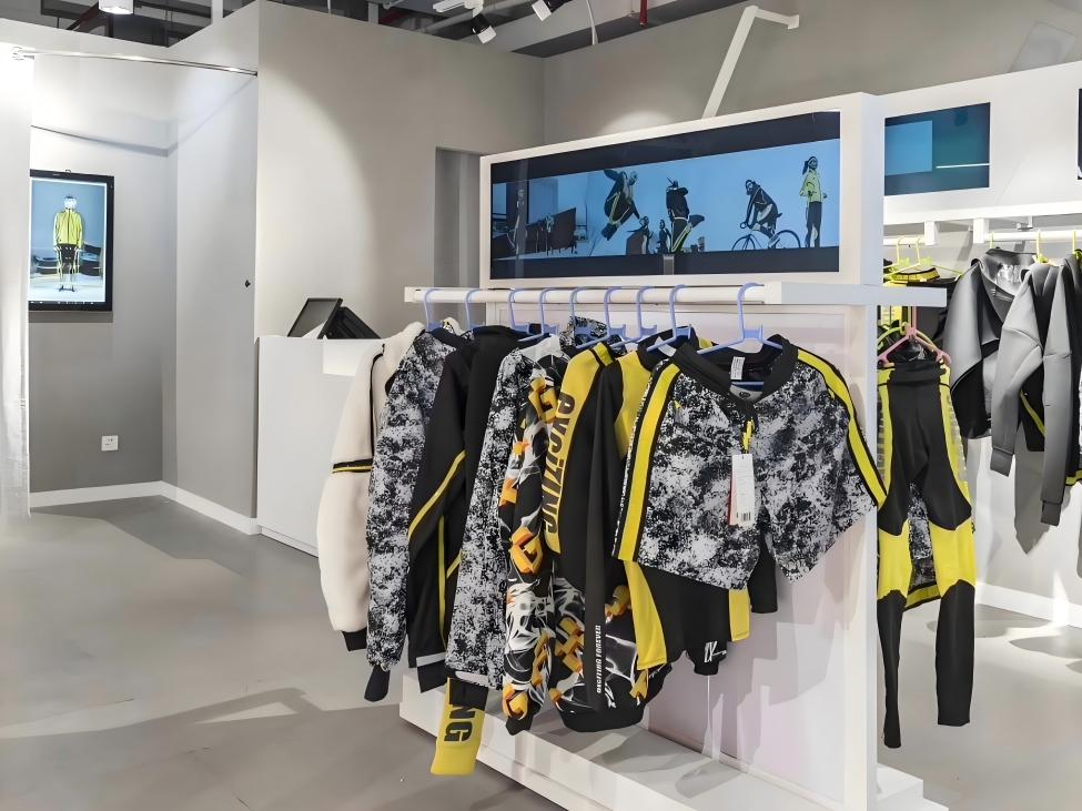 Clothing Store Wayfindin Clothing Store Wayfindin